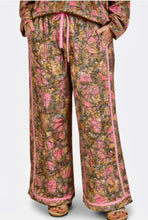 Load image into Gallery viewer, SS-SLOAN PINK CAMO PANT
