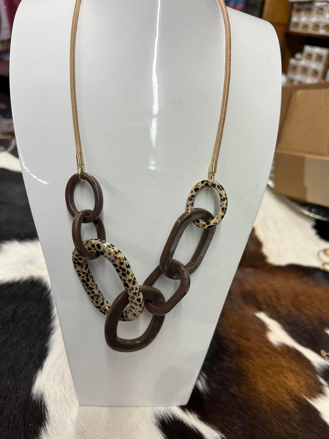BROWN LEOPARD ACRYLIC LINK NECKLACE