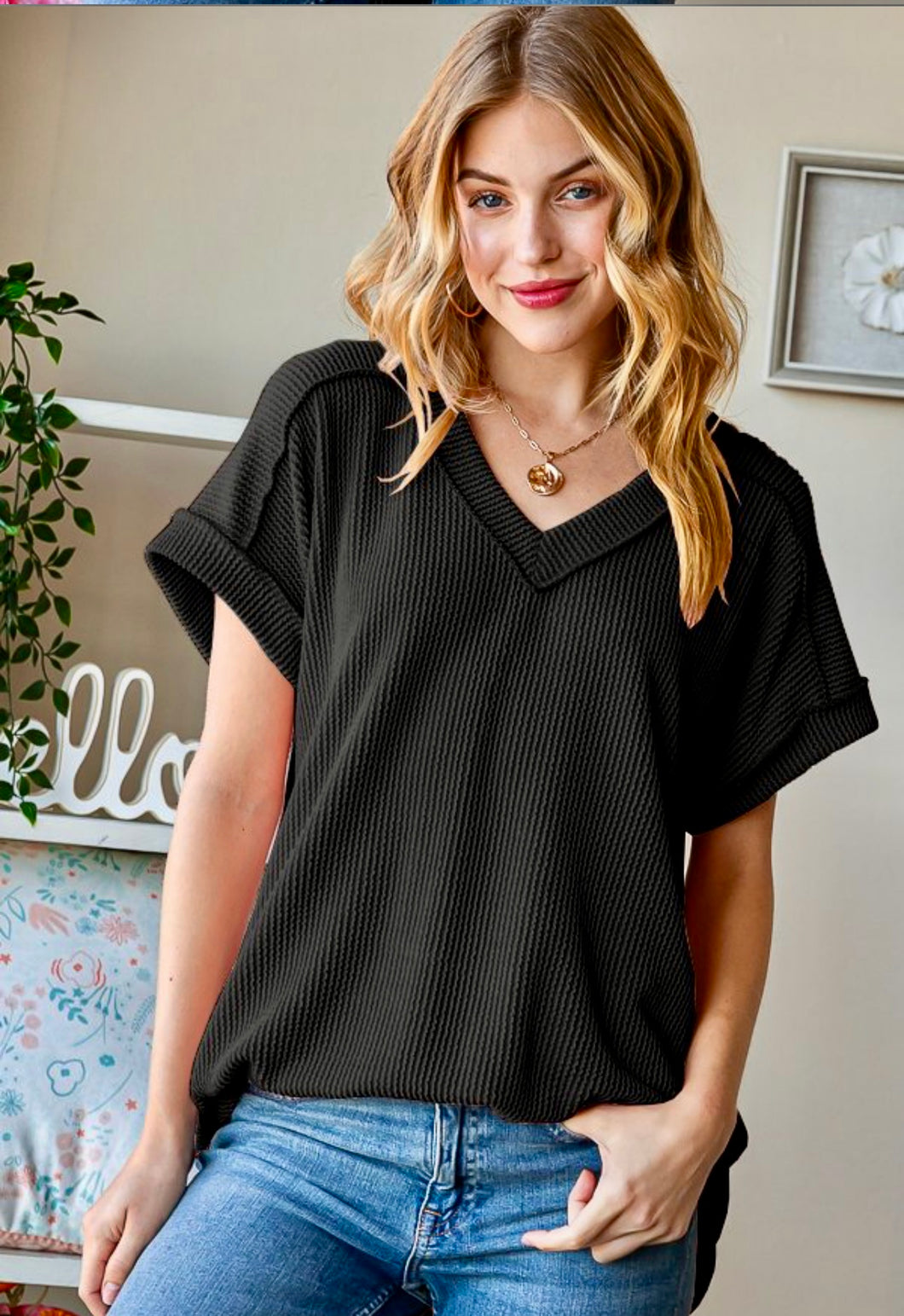 SOFT RIBBED V-NECK TEE-BLACK