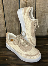 Load image into Gallery viewer, SHAUNA CREAM SNEAKER
