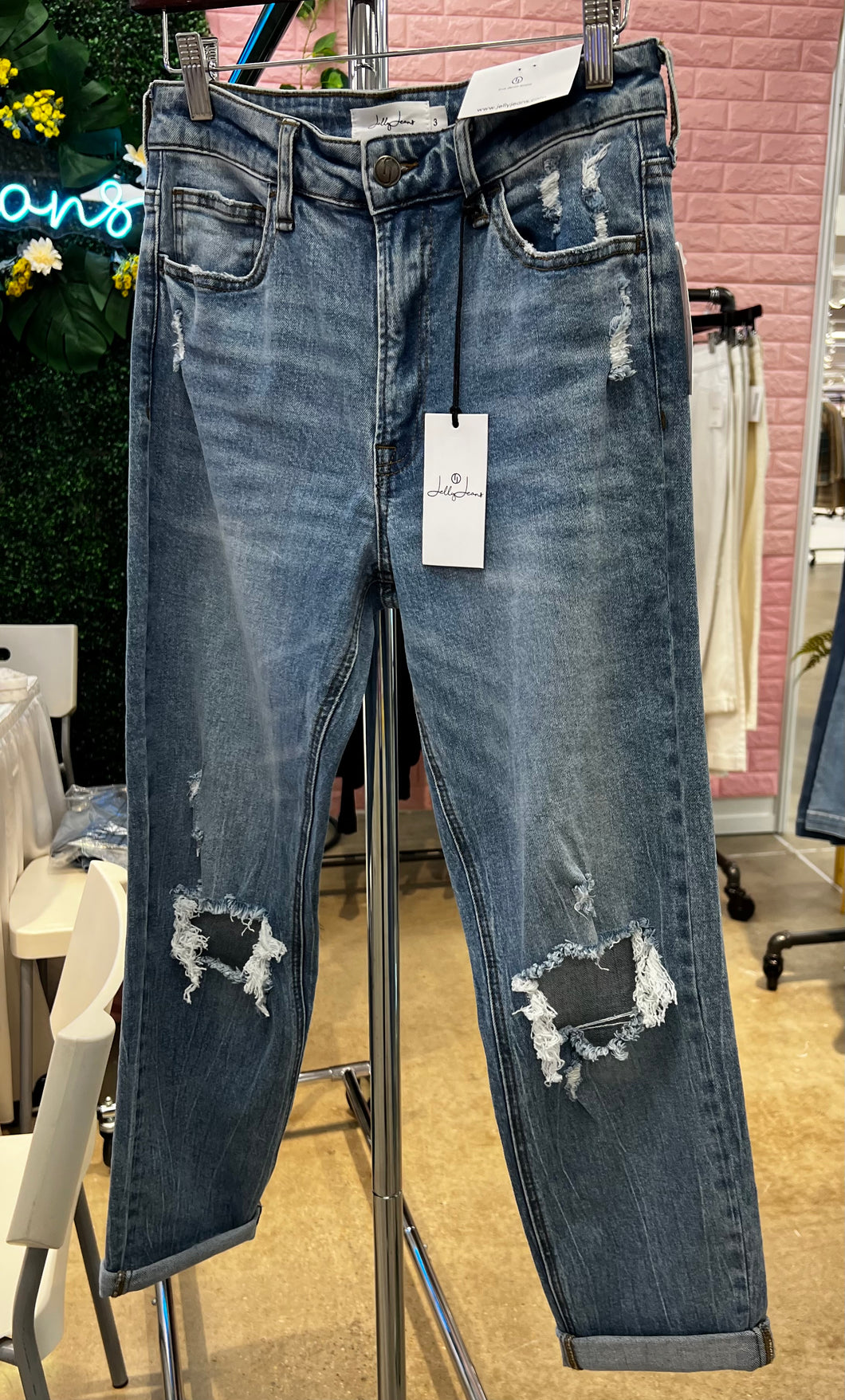 JELLY JEANS W/DISTRESSED KNEE